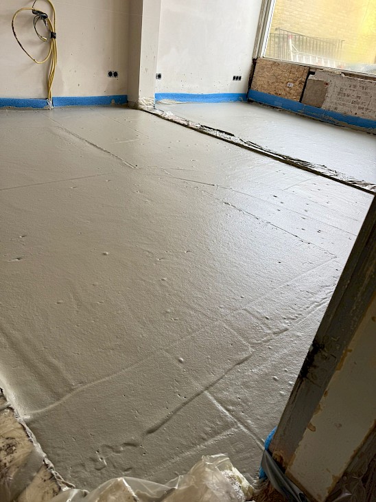 Strakke schuimbeton vloer isolatie klaar voor de afwerkvloer; de optimale isolatie oplossing voor renovatie projecten